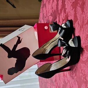 Paris Hilton's Woman Shoes size 5 and half, Black, like new, 4 inch heel
